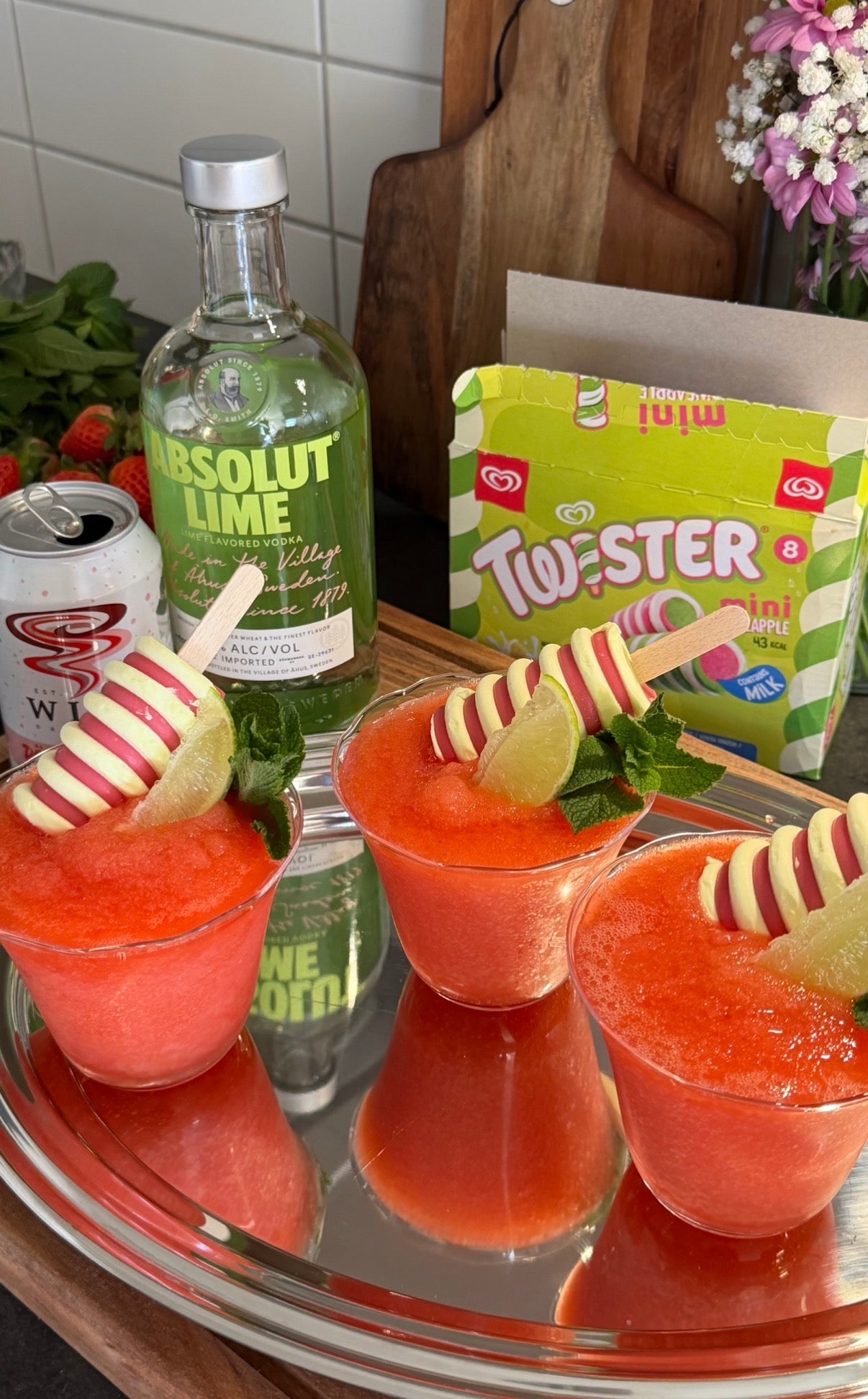Twister Slush Drink Med Röda Remmar – Wildmix